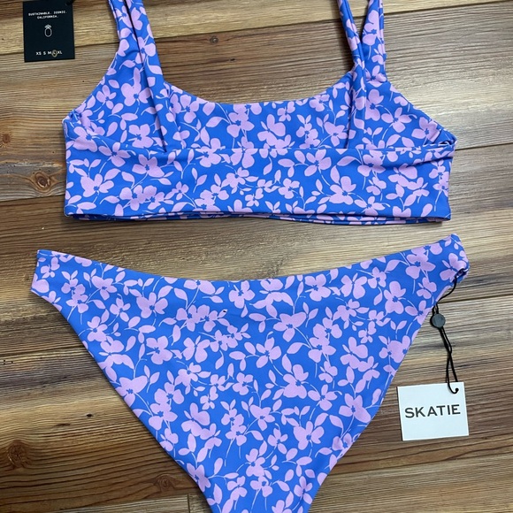 Bikini - Picture 3 of 6